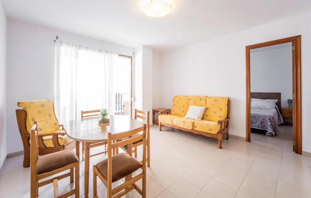 Stunning Apartment In Oropesa Del Mar Exteriör bild